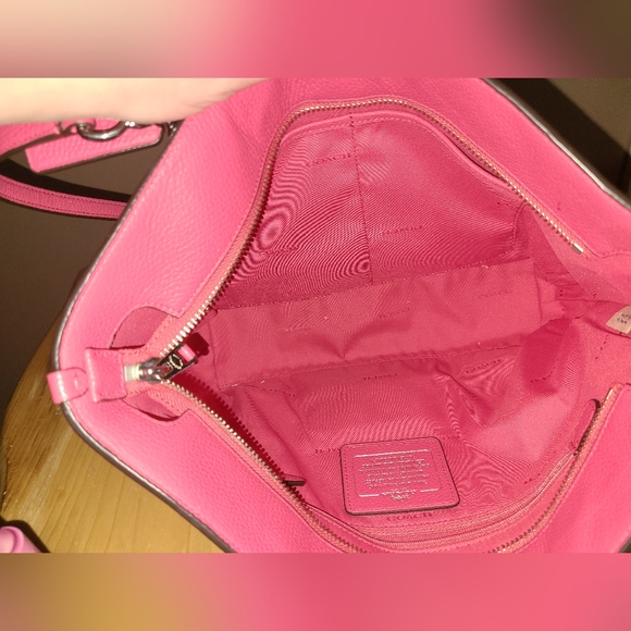 Authentic coach over shoulder - Picture 4 of 6